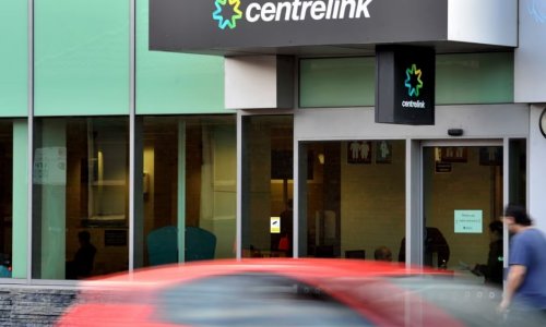 Phân tách mới cho thấy hơn 300.000 người Úc đã bị hủy trợ cấp Centrelink một cách bất hợp pháp
