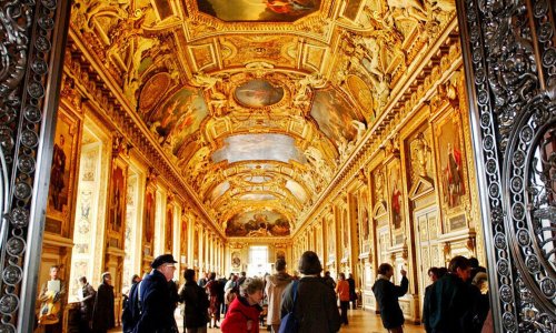 Pháp tiếp tục điều tra về hai nghi phạm vụ trộm bảo tàng Louvre