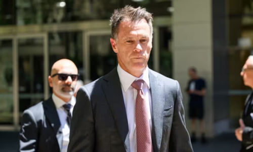 Căng thẳng leo thang giữa chính phủ tiểu bang và liên bang quanh thỏa thuận tài trợ bệnh viện công