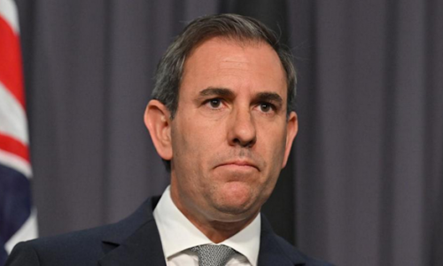  Chánh phủ thay đổi kế hoạch tăng thuế hưu bổng, hơn một triệu người được hưởng lợi ích