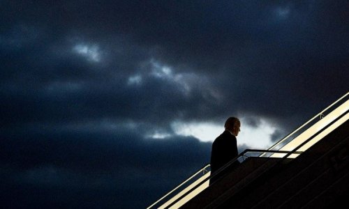 Cái bóng quá lớn của Biden tại Ukraine