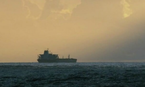 Tàu khu trục Mỹ chặn đường tàu chở dầu Shadow Tanker bị trừng phạt đến Venezuela