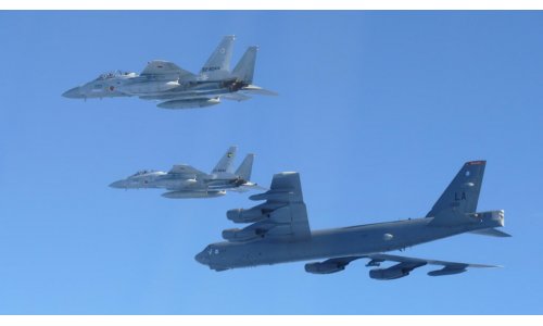 Không quân Mỹ và Nhật Bản phô trương lực lượng sau cuộc tuần tra Nga-Trung