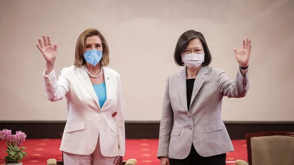 Bà Pelosi thăm Đài Loan, Bắc Kinh tức giận trừng phạt cháu nội của bà