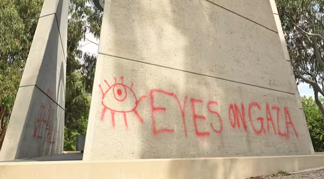 Đài tưởng niệm Chiến tranh Việt Nam tại Canberra bị phá hoại với những thông điệp về Gaza