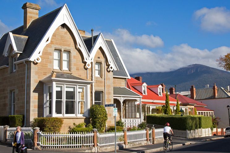 Xây cất nhà cửa gia tăng nhờ lãi suất thấp và trợ cấp của chính phủ