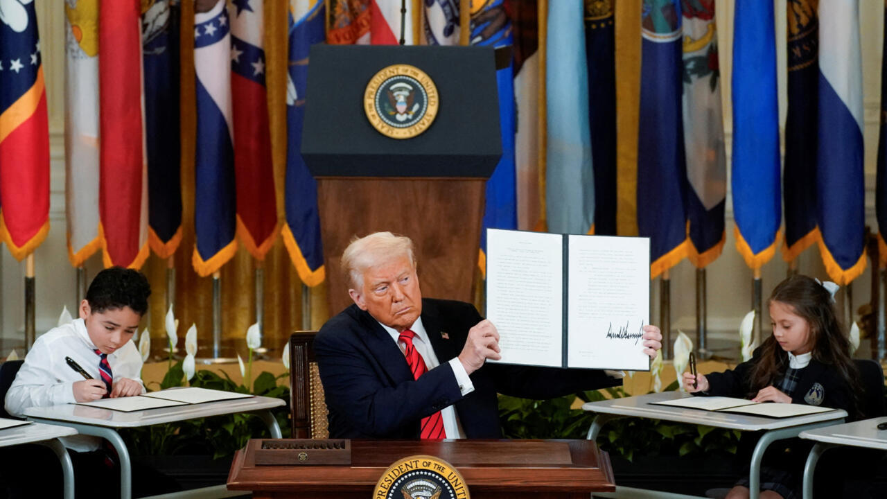 Tổng thống Mỹ Donald Trump ký sắc lệnh xóa bỏ bộ Giáo Dục
