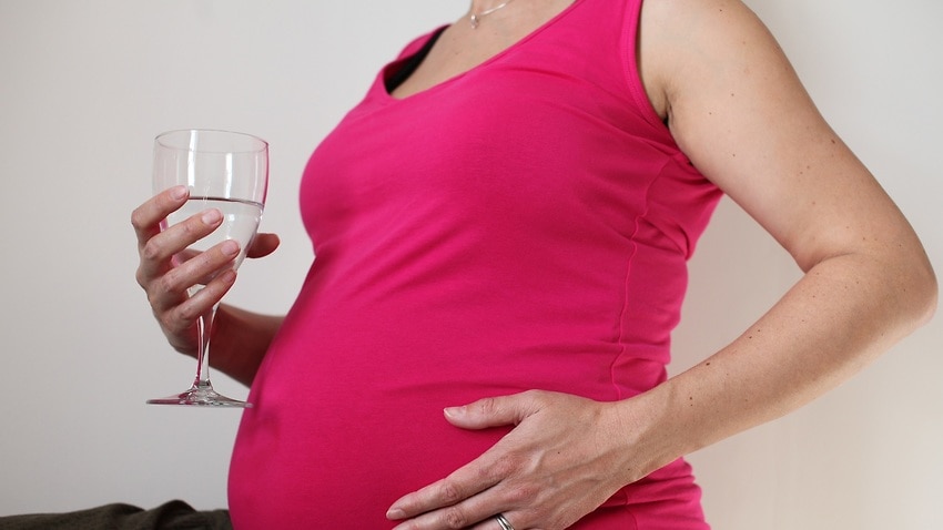 Bắt buộc dán nhãn cảnh báo với người mang thai lên mọi vỏ bia rượu Úc