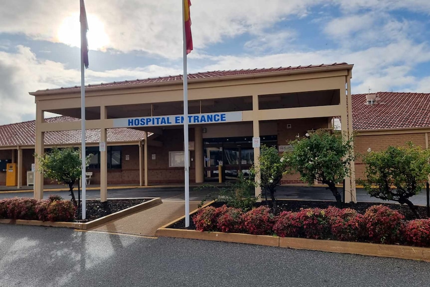 An ninh 24/7 tại các nhà thương Port Pirie và Wallaroo được tăng cường trong khi thời gian diễn ra cuộc đánh giá độc lập.
