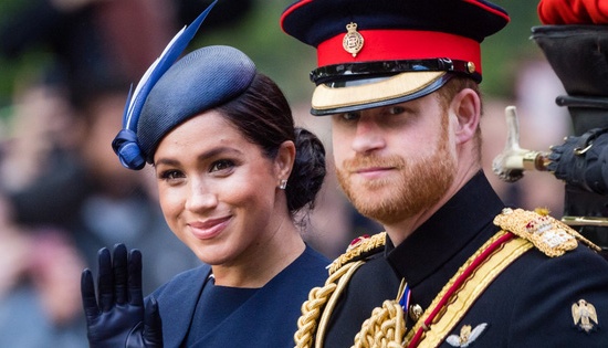 Hoàng tử Harry và Meghan chính thức bị lấy lại tước vị và các quyền lợi, chấm dứt mọi hy vọng trở lại Hoàng gia.