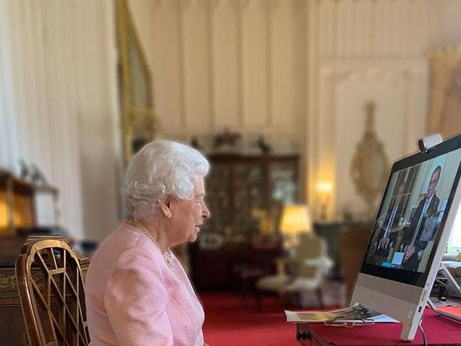 Nữ Hoàng Elizabeth nói chuyện với Steven Marshall là Lê Văn Hiếu.