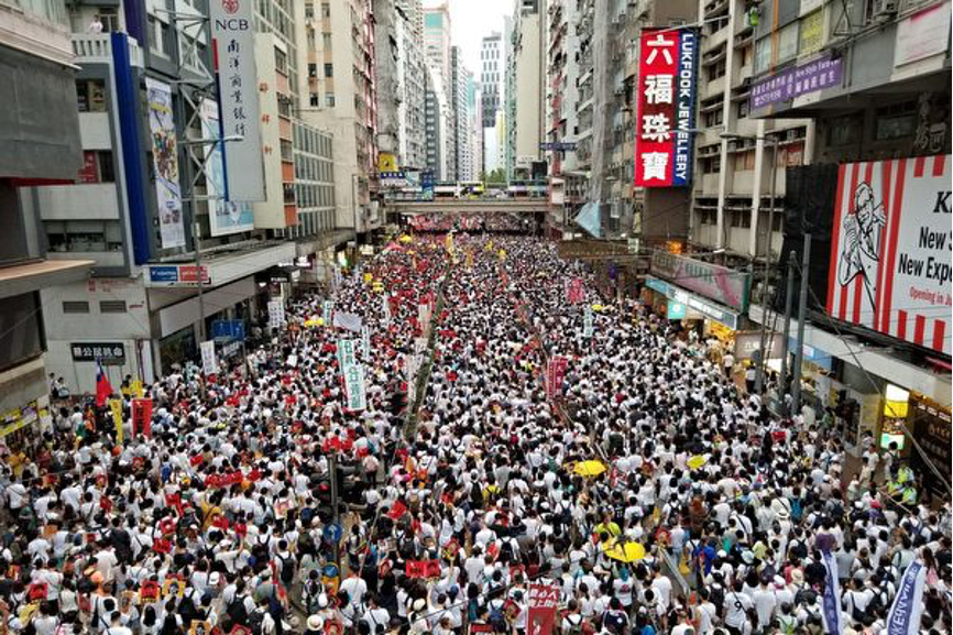 5 thanh niên vượt biển chạy trốn khỏi Hong Kong và được đến Mỹ tị nạn