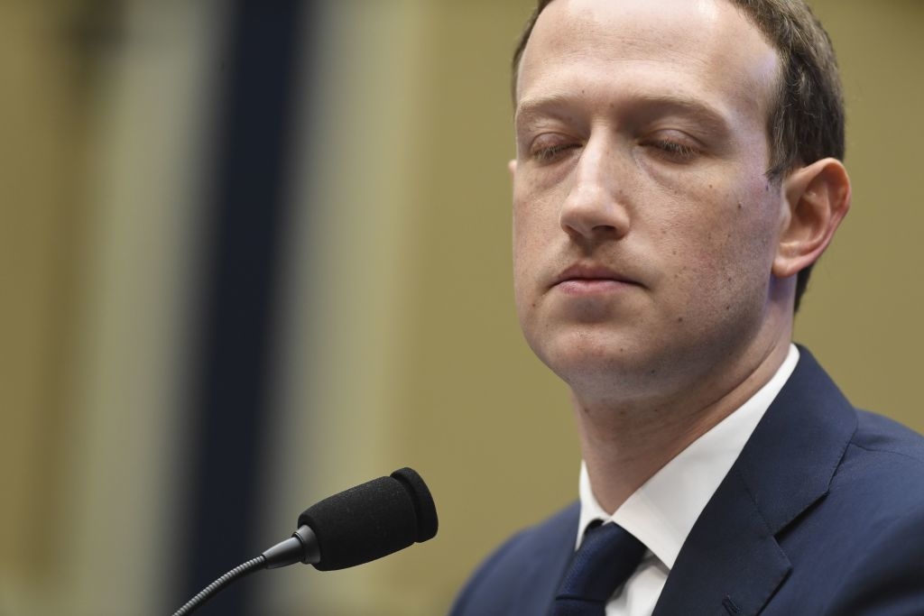 'Chú cừu của Trung Quốc' Mark Zuckerberg đã trả lời trung thực tại Quốc hội Mỹ