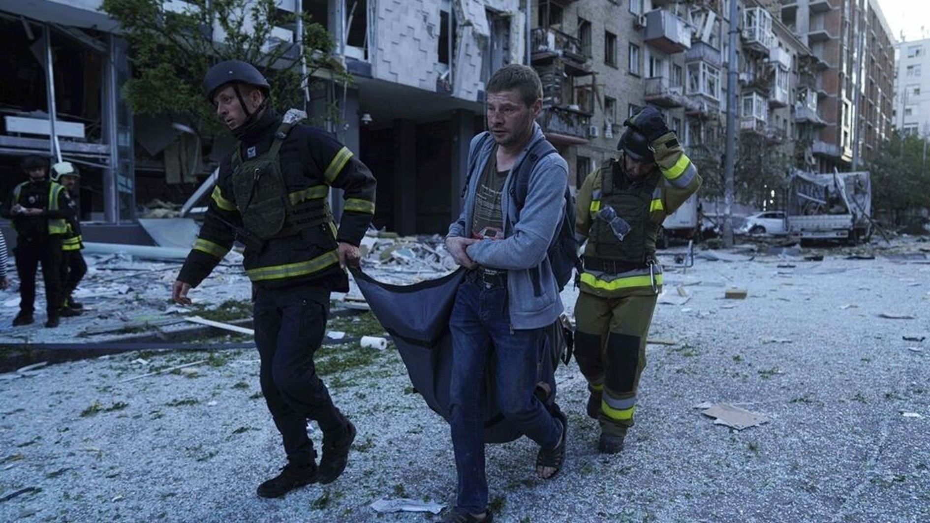 Chiến tranh Nga - Ukraine: Nga lại oanh kích dồn dập thủ đô Kyiv, hơn một chục người thiệt mạng