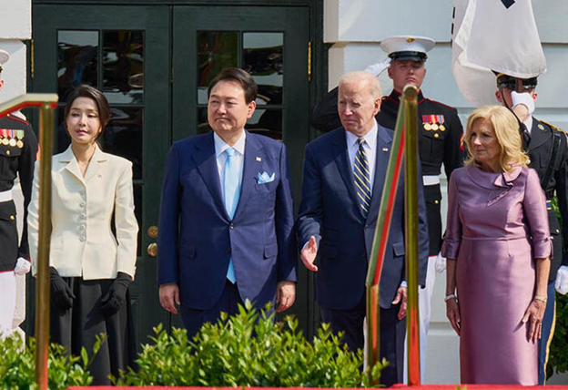 Cựu đệ nhất phu nhân và cựu thủ tướng Nam Hàn bị truy tố