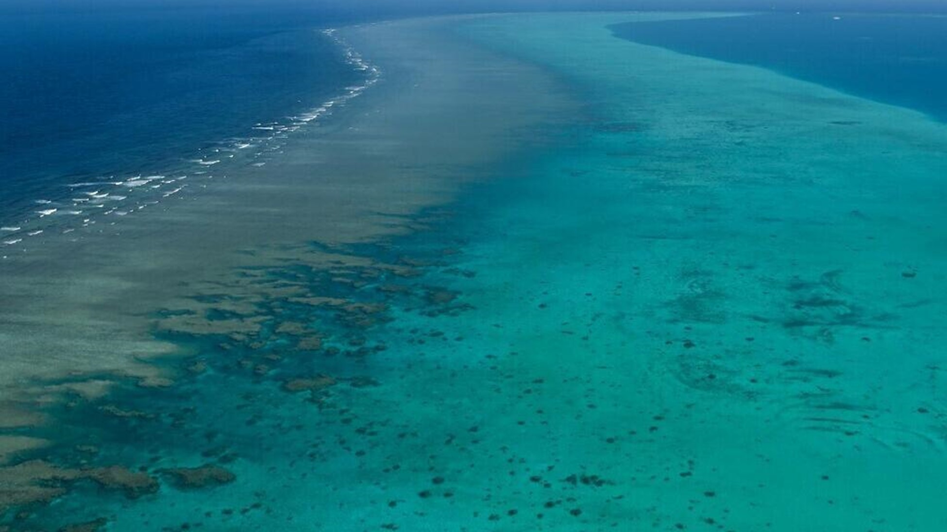 Tuyên bố lập “khu bảo tồn” ở Scarborough, Trung Quốc biến bãi cạn thành tiền đồn quân sự