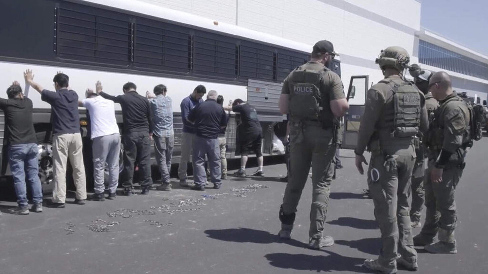 Mỹ cảnh báo các doanh nghiệp nước ngoài nên tuân thủ luật di dân