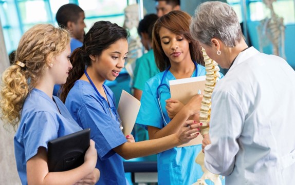 Lý giải về viễn tượng làm bác sĩ đứng số 1 trong các gia đình có con em học giỏi.