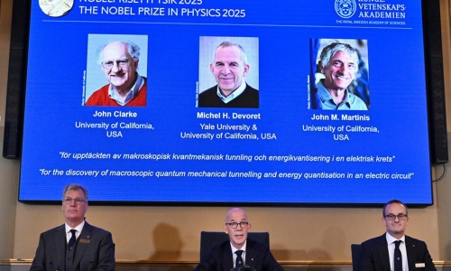 Nobel Vật Lý 2025 được trao cho ba khoa học gia Anh, Pháp và Mỹ