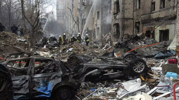 Nga tuyên bố có thể chịu đựng trước lệnh trừng phạt của Hoa Kỳ trong khi Kyiv bị tấn công dữ dội