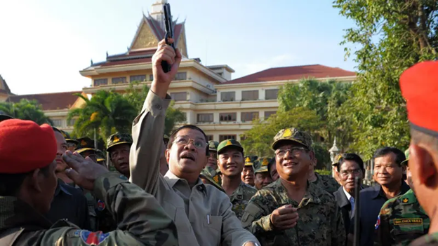 Ông Hun Sen kêu gọi góp tiền 'chống Thái Lan xâm lược', mở đầu khoản đóng gói với số tiền 300 triệu riel (2 tỷ đồng VN)