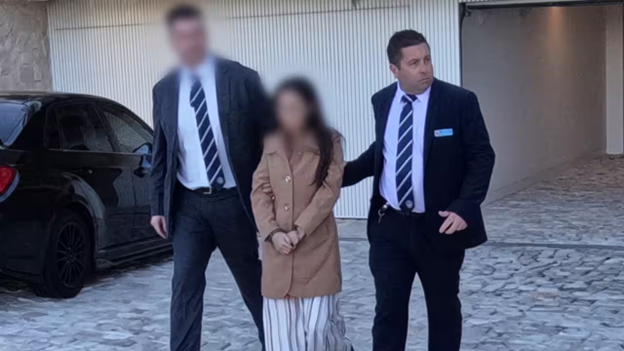 'Thầy bói' bị cáo buộc lừa 70 triệu đô từ người Việt ở Sydney: Cảnh sát thu giữ túi hiệu và vàng