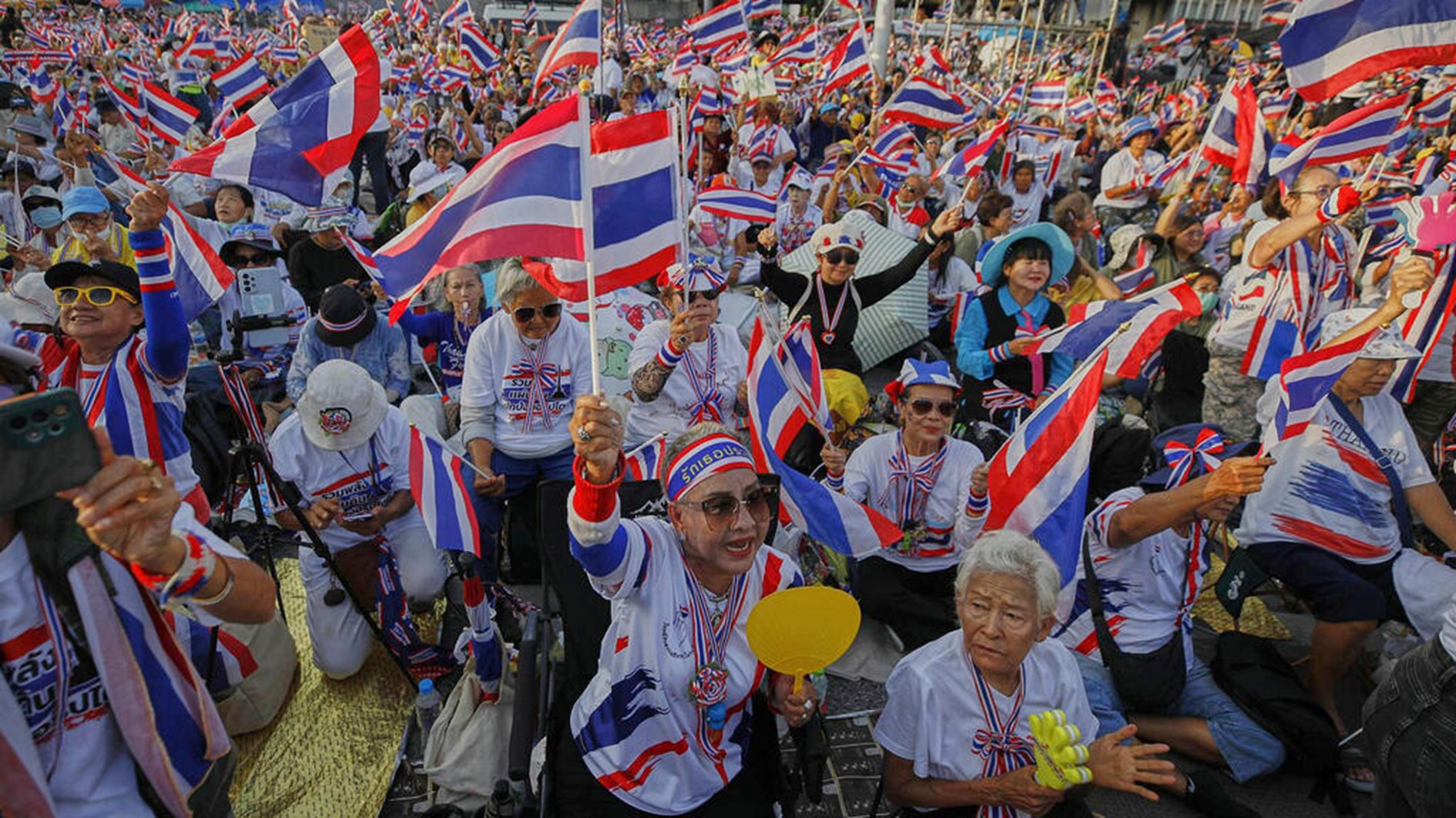 Thái Lan : Người dân biểu tình phản đối chiến tranh và chính phủ của gia tộc Shinawatra