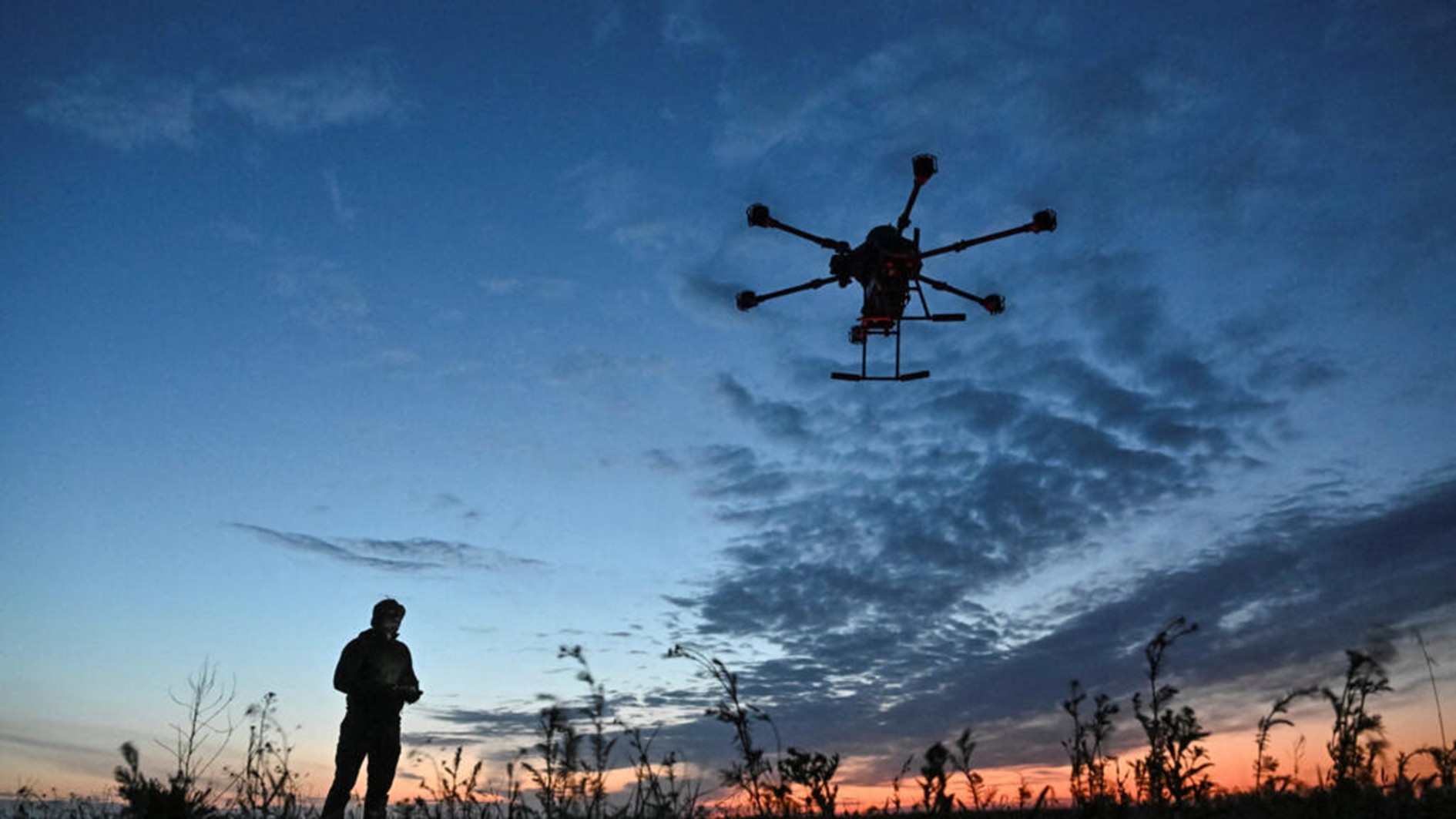 Ukraine phản công nhắm vào các kho dầu, đường ống khí đốt, cơ sở quân sự Nga