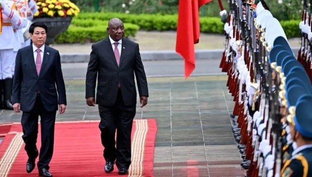 Việt Nam nỗ lực thoát khỏi bẫy Mỹ-Trung