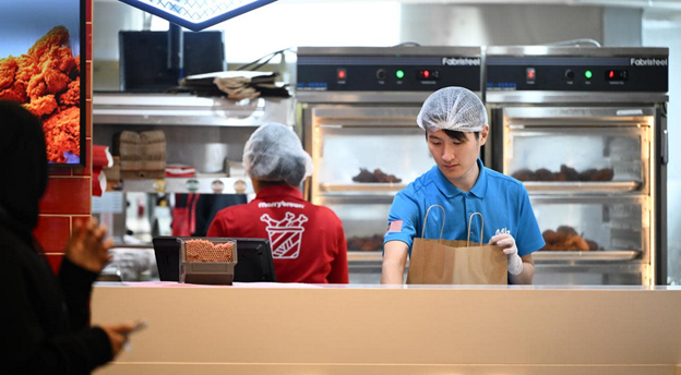 Đề xướng tăng thuế GST kèm khoản hỗ trợ $3,300: Táo bạo nhưng gây tranh cãi