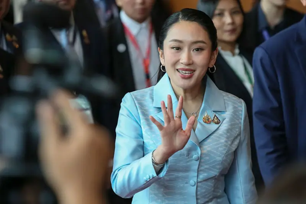Thủ tướng Thái Lan đối mặt với lời kêu gọi từ chức sau vụ rò rỉ điện thoại