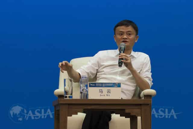 Jack Ma mất quyền kiểm soát Ant Group, gây tranh cãi gay gắt.