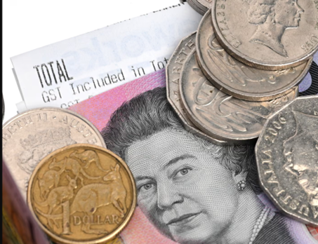 Theo chuyên gia kinh tế, hoàn lại 2.700 đô-la tiền thuế cho người dân Úc trong khi tăng thuế GST có thể giúp tạo ra khoản lợi nhuận bất ngờ 152 tỷ đô-la.