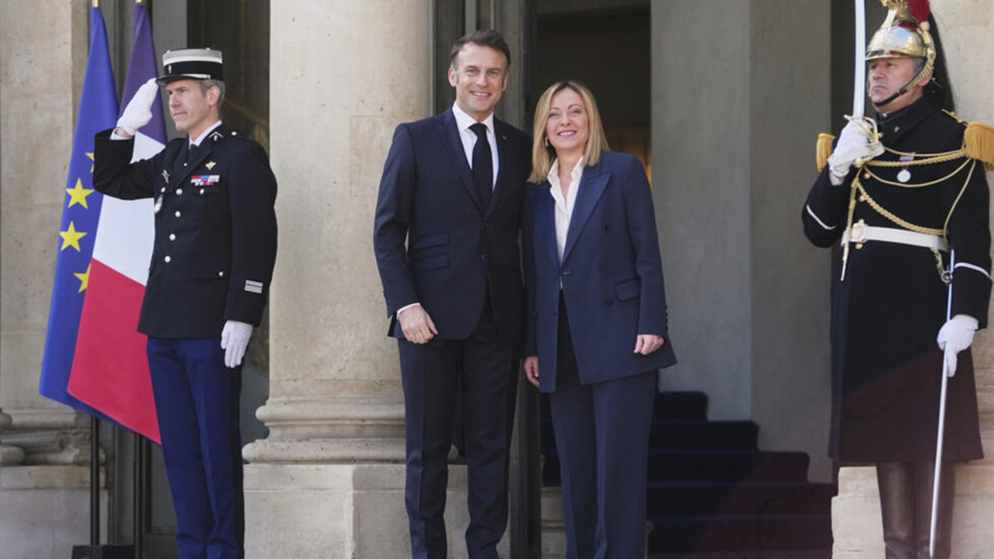 Tổng thống Pháp Macron công du Ý nhằm cải thiện quan hệ song phương