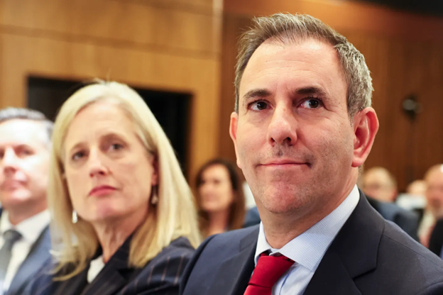 Thâm hụt ngân sách giảm xuống còn 10 tỷ đô-la mặc dù chi tiêu tăng mạnh