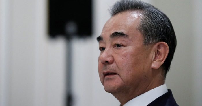 Thăm Châu Âu: ‘Sói chiến’ Vương Nghị bị người Hoa gọi là ‘cẩu nô tài’