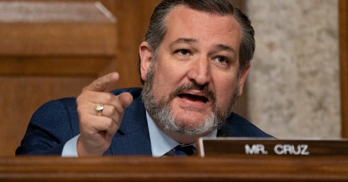 Kiểm duyệt vụ bê bối Biden: Thượng Nghị sĩ Ted Cruz cảnh báo Twitter và Facebook đối mặt lệnh trừng phạt